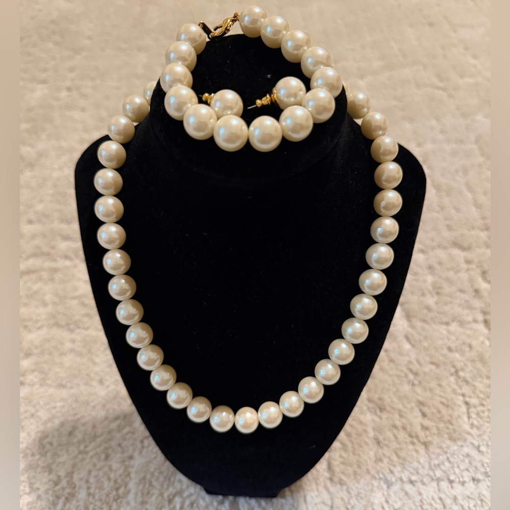 Vintage Hand Knotted Marvella Pearl Strand 3 piece set
